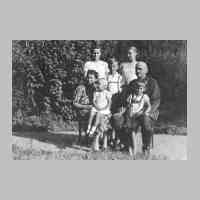 005-0035 Familie Georg Zuehlsdorff im Jahre 1944 .JPG